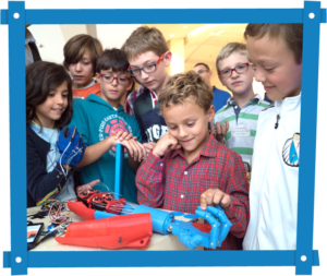 niños aprendiendo robótica en bMaker Academy